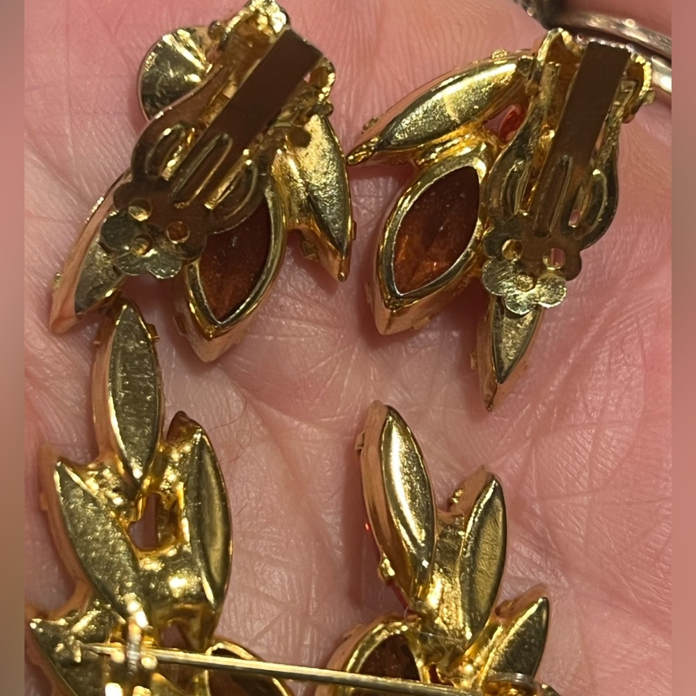 Gold-Tone Multicolor Crystal Floral Brooch - Vibrant Autumn Hues - Picture 10 of 10